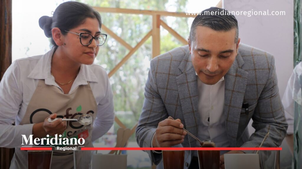 Gobernador Octavio Guzmán participa en actividad de catación de café. - Meridiano Regional Gobernador Octavio Guzmán participa en una catación de cafés especiales del Cauca junto a una representante del sector cafetero.