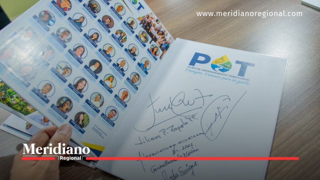 Documento del POT Popayán presentado para revisión ambiental. - Meridiano Regional Publicación abierta del POT Popayán con fotografías de participantes, logotipo del Plan de Ordenamiento Territorial y firmas manuscritas.