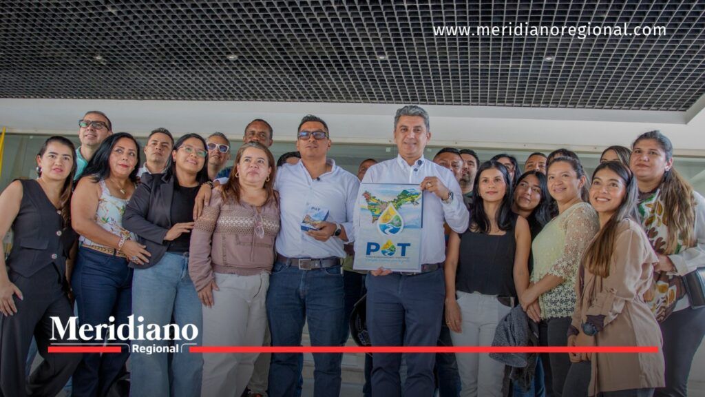 Equipo de trabajo acompaña la presentación del POT Popayán - Meridiano Regional Alcalde Juan Carlos Muñoz Bravo junto a participantes del proceso de actualización del POT Popayán.