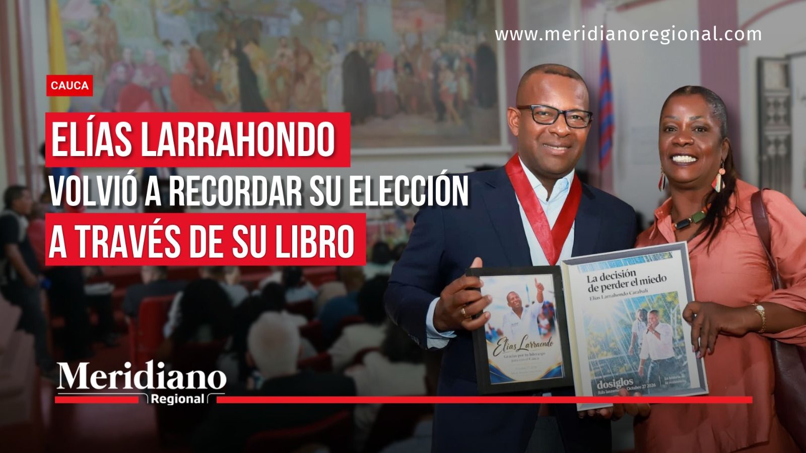 Elías Larrahondo presenta su libro La decisión de perder el miedo en Popayán, Cauca, acompañado de una mujer y con el titular sobre su elección como gobernador en 2019.