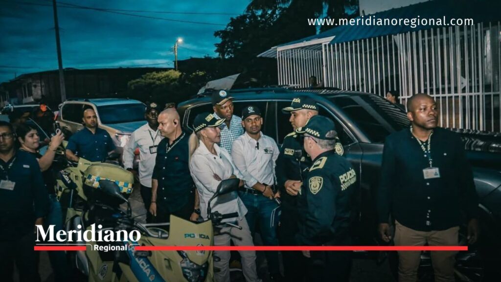 Dilian Francisca Toro junto a policías y funcionarios durante la segunda megatoma de seguridad en Palmira.
