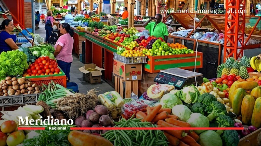Puestos de venta con frutas, verduras y hortalizas frescas en una plaza de mercado.
